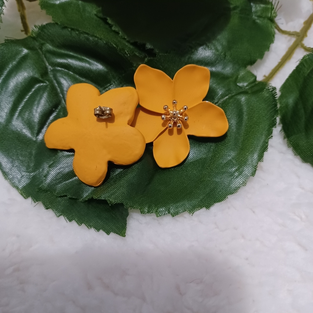 Flower 🌼 bomb earrings